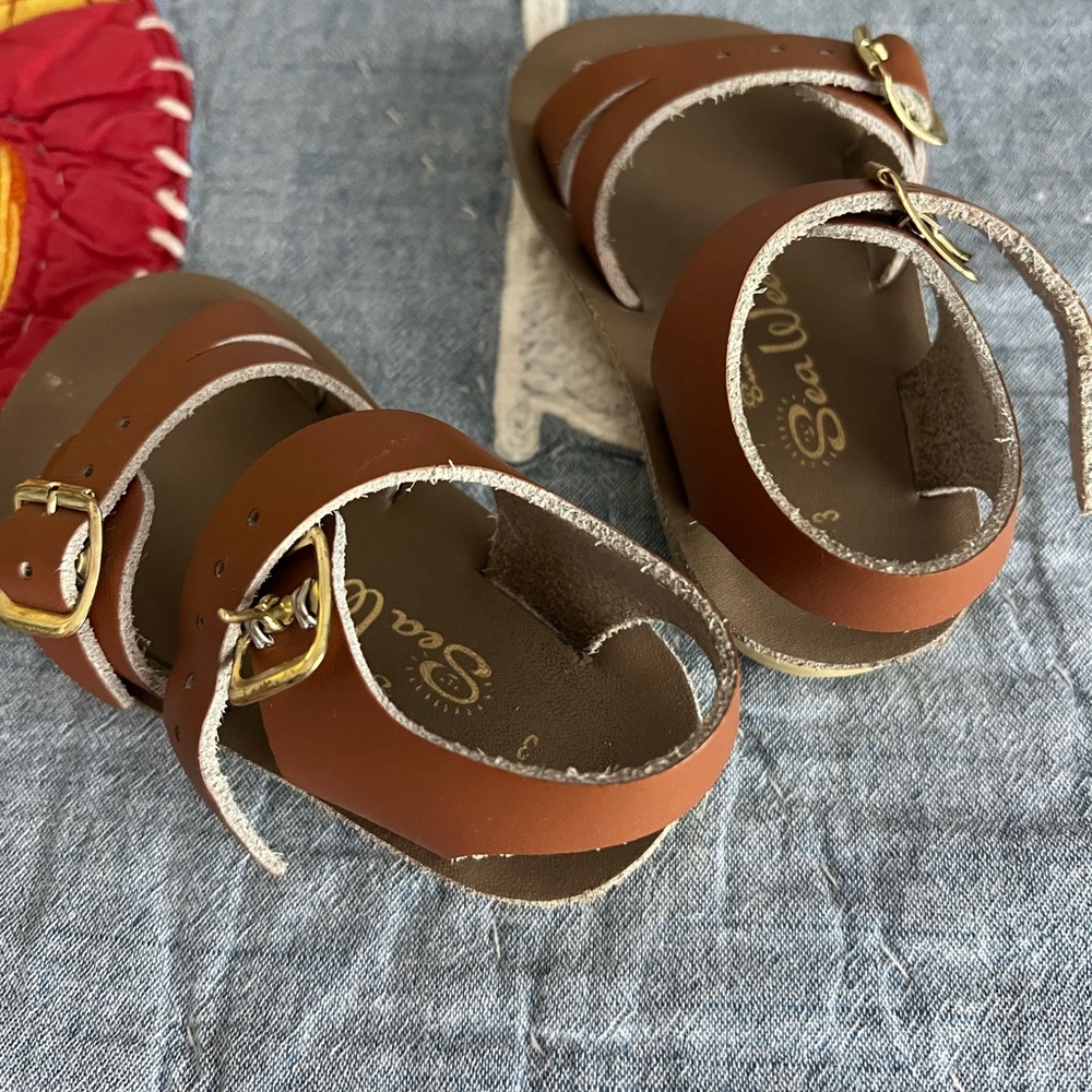 Sea Wees brown sandals size 3
